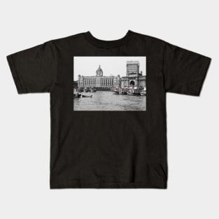 Gateway of India in Black N White Kids T-Shirt